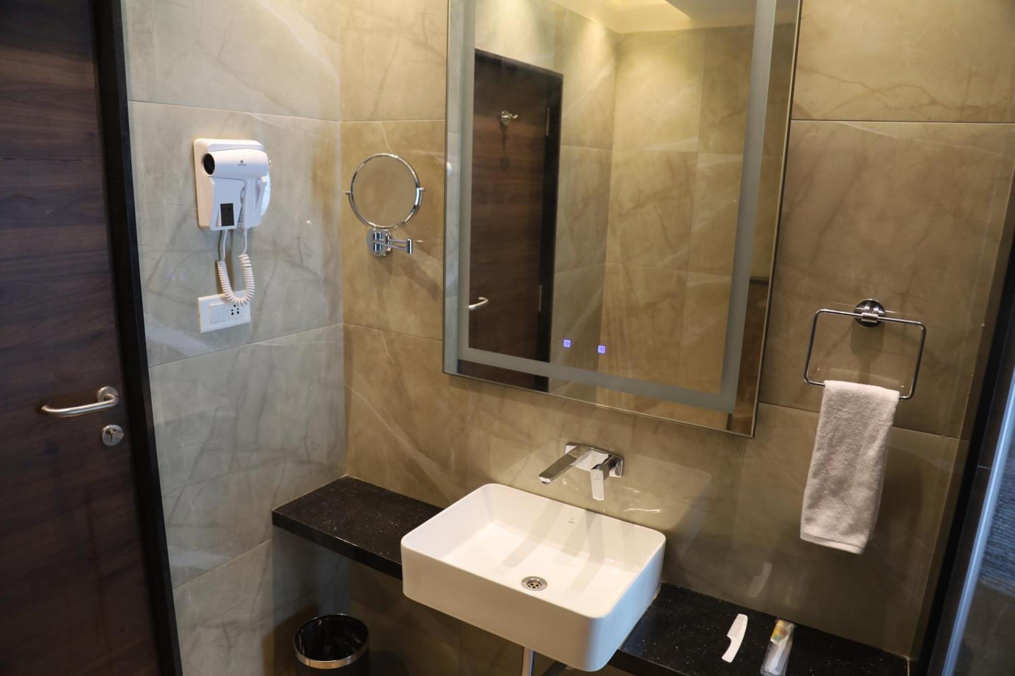 Kings Bury Inn Kumbakonam Kültér fotó