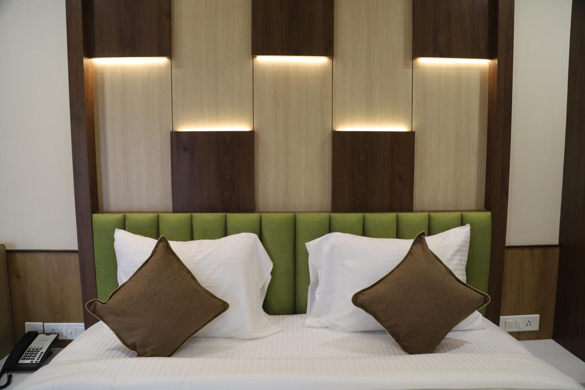 Kings Bury Inn Kumbakonam Kültér fotó
