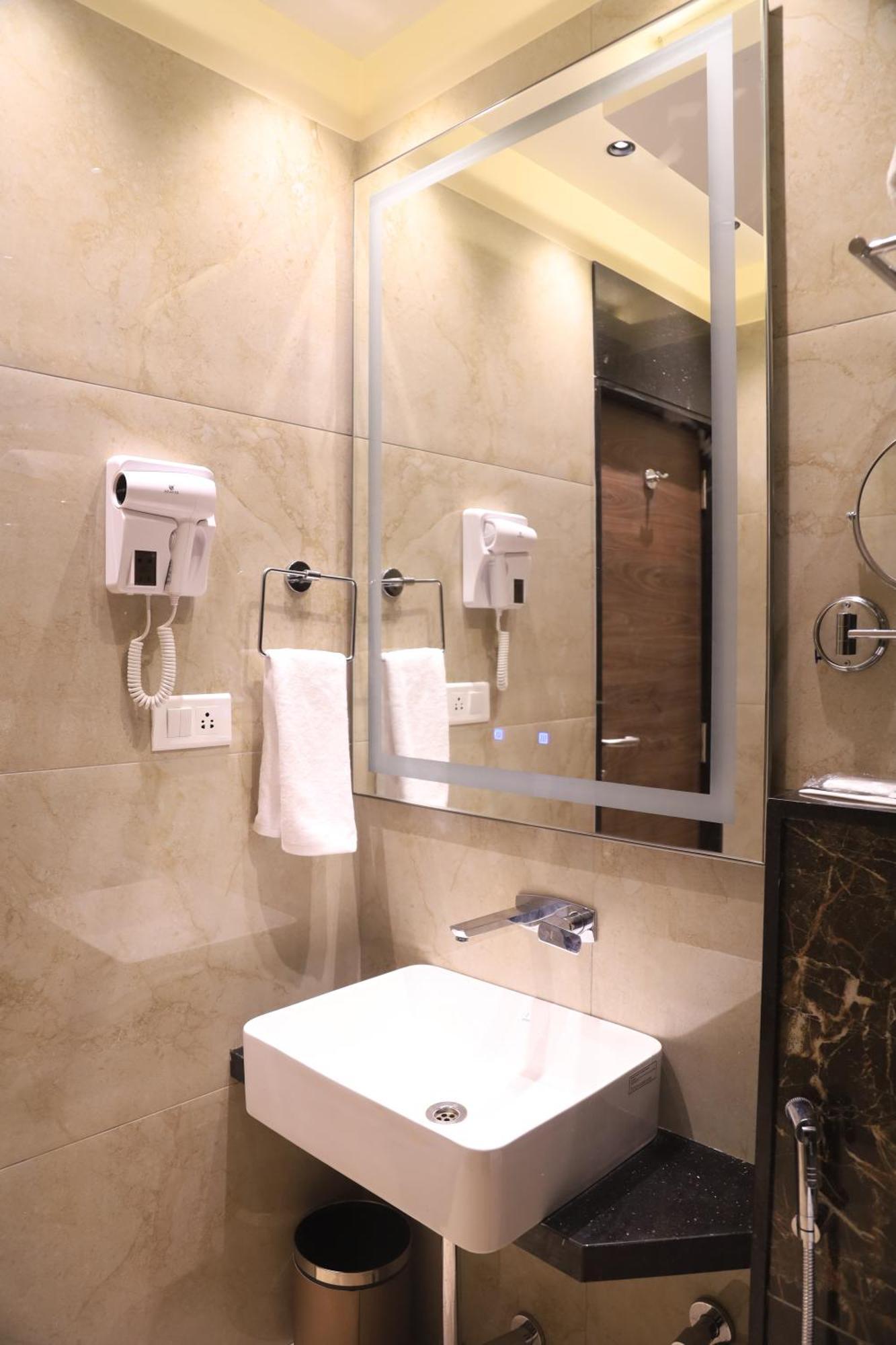 Kings Bury Inn Kumbakonam Kültér fotó
